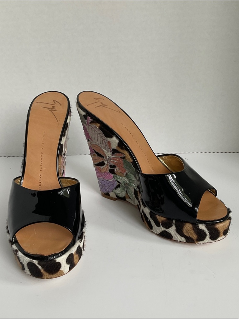 Giuseppe Zanotti Black Patent Leather Leopard-Trim Embroidered Wedge Sandals